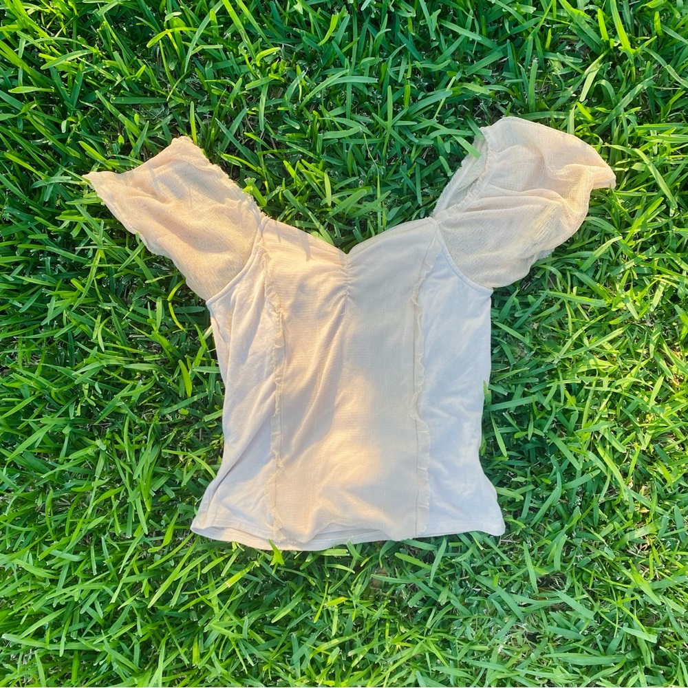 VINTAGE Guess jeans cream blouse with sweetheart neckline